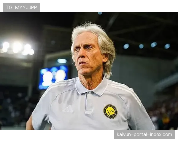 热苏斯三中卫体系变革 利雅得胜利从防守崩溃到九场零封